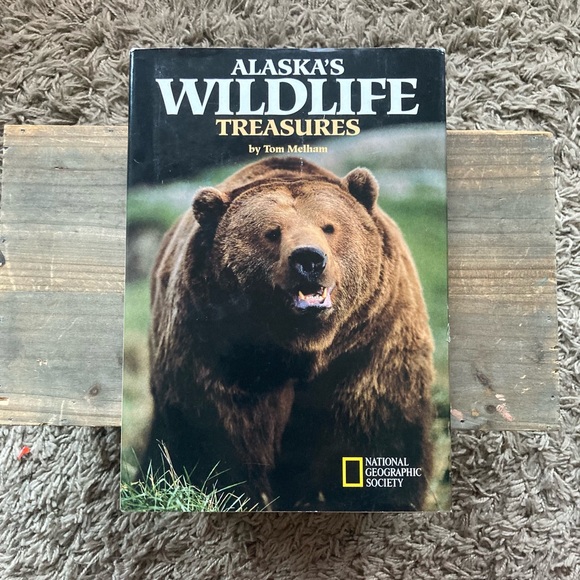 B2G1 Alaska's Wildlife Treasures by National Geographic Society. HC VGUC 1991